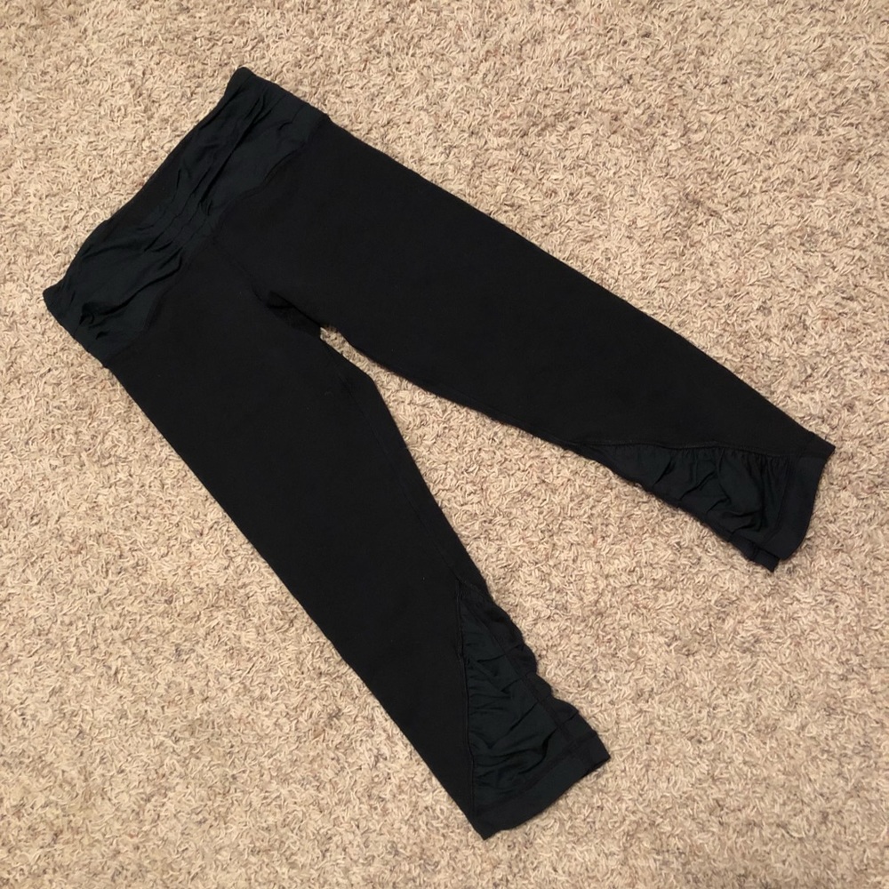 🍋 Lululemon Embrace Crop (Black, Size 6)